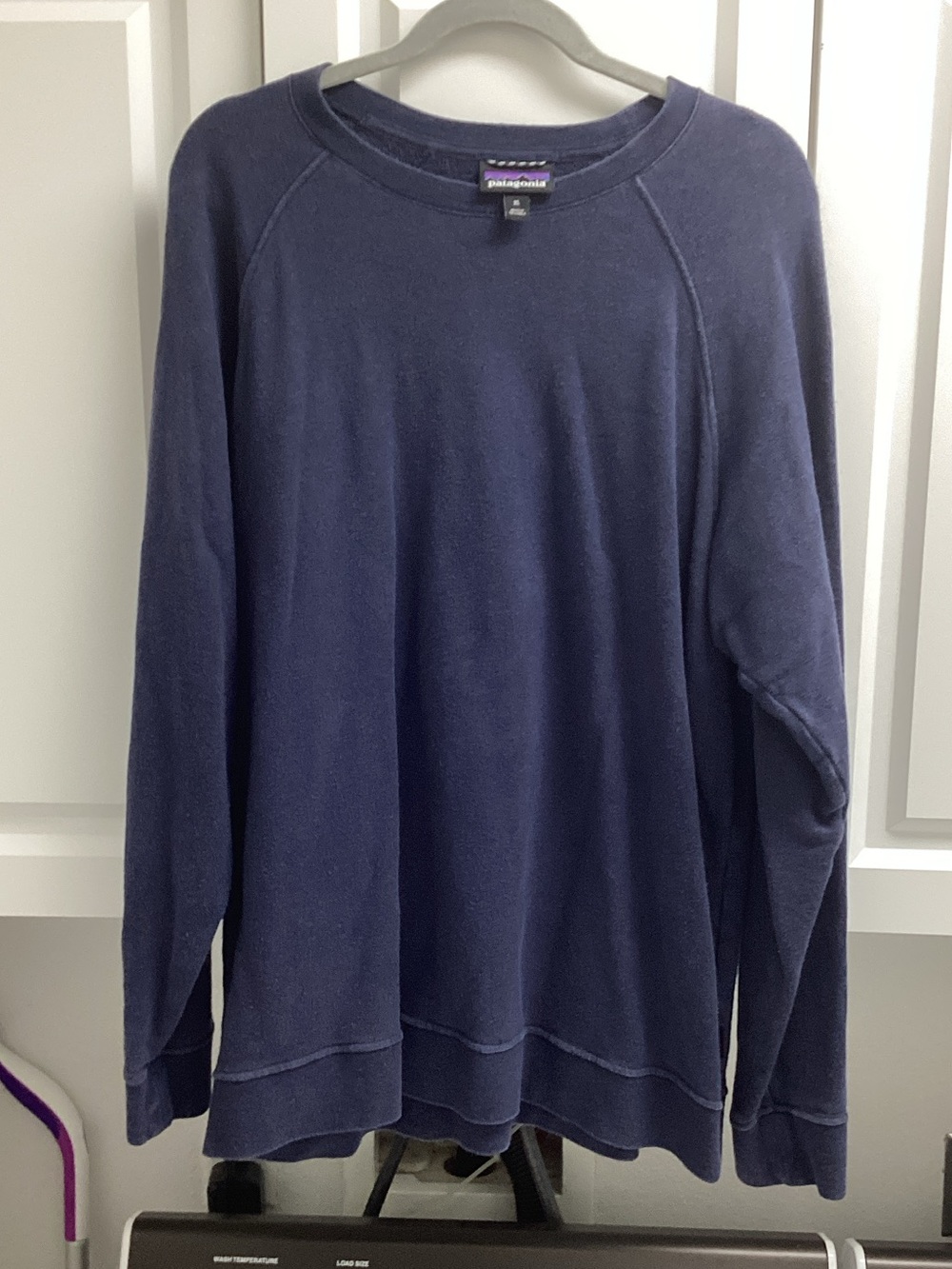 Patagonia Men's Dark Navy Crewneck Sweatshirt